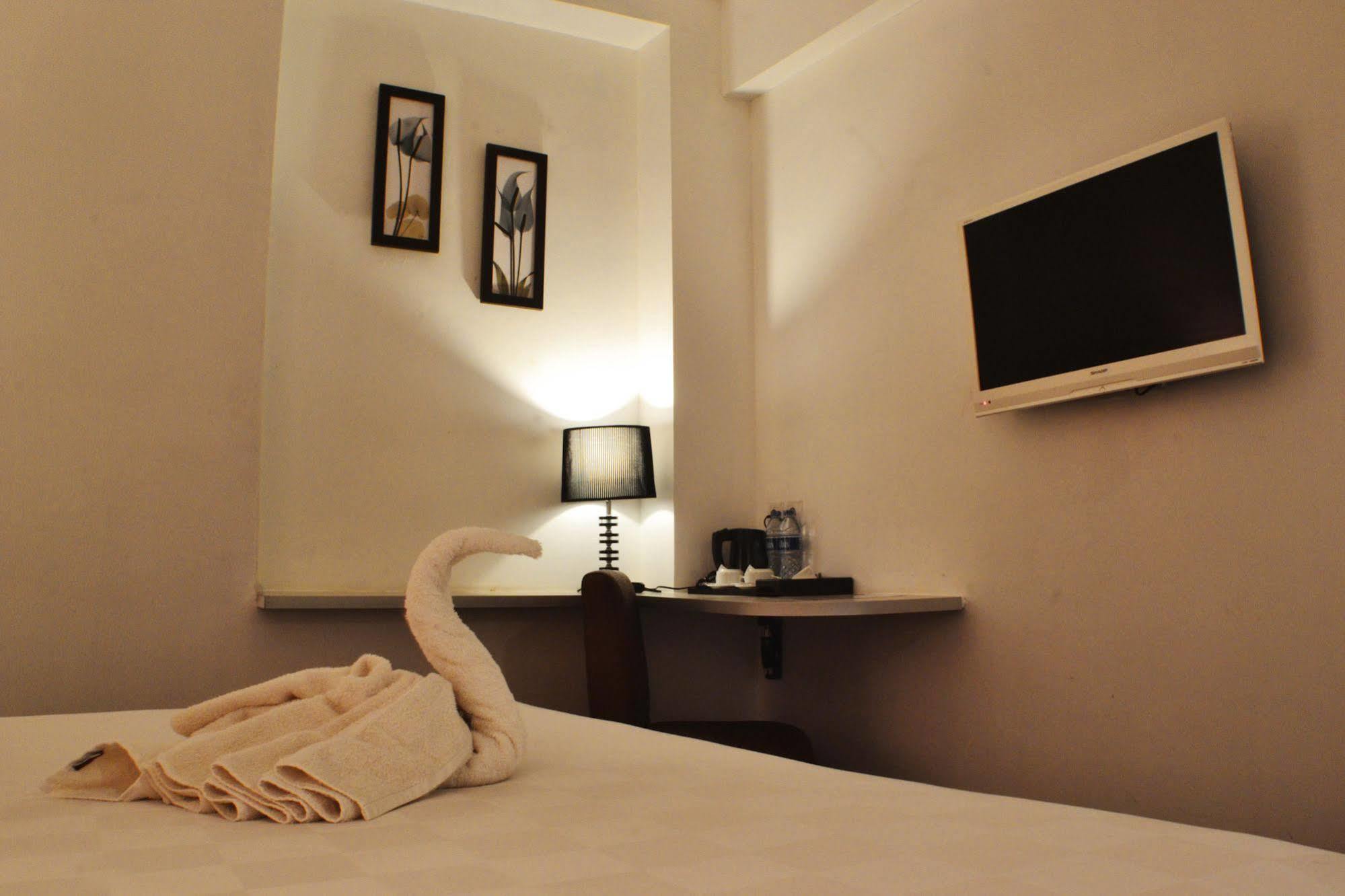 Maven Fatmawati Hotel Джакарта Экстерьер фото