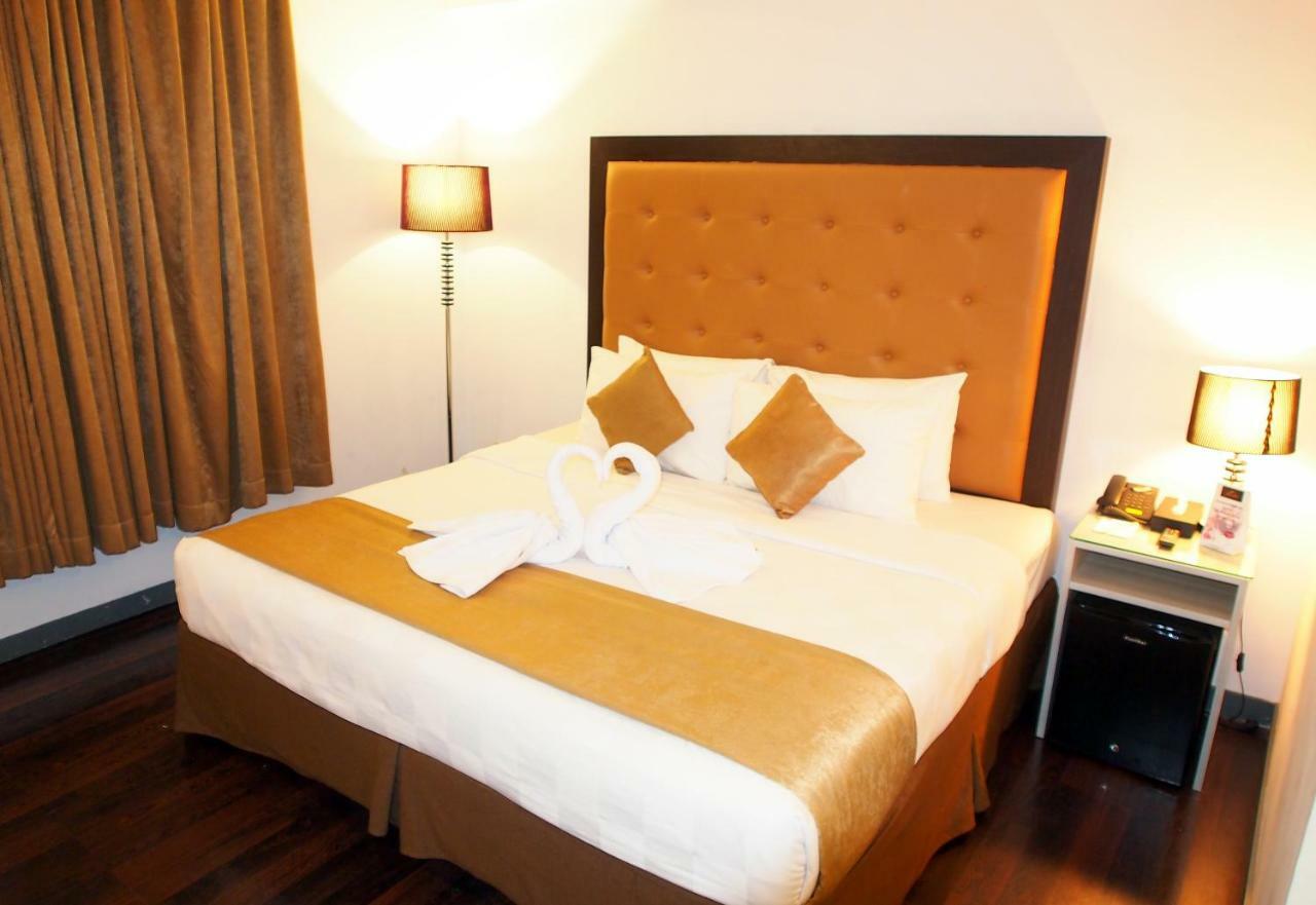 Maven Fatmawati Hotel Джакарта Экстерьер фото