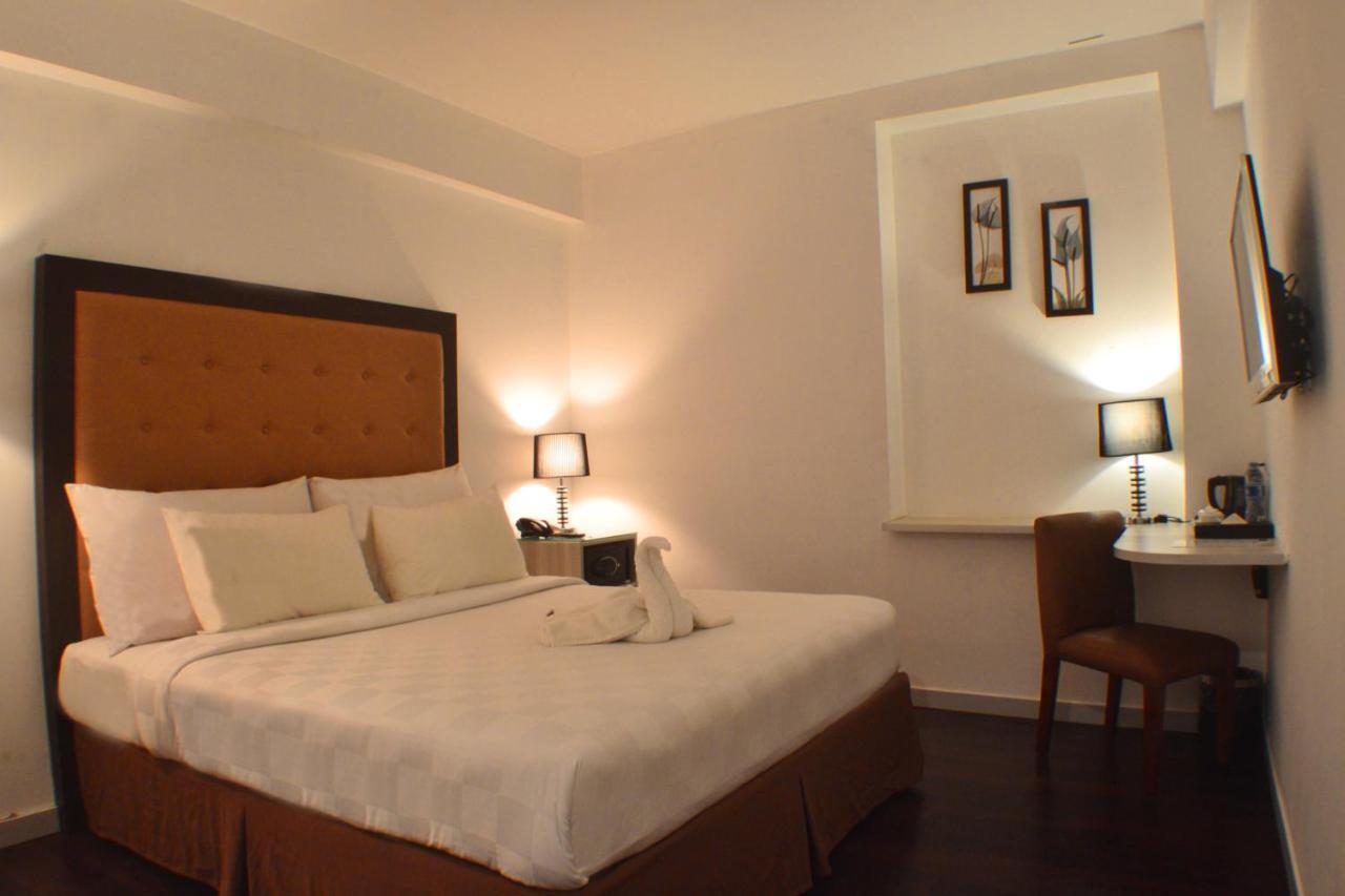 Maven Fatmawati Hotel Джакарта Экстерьер фото